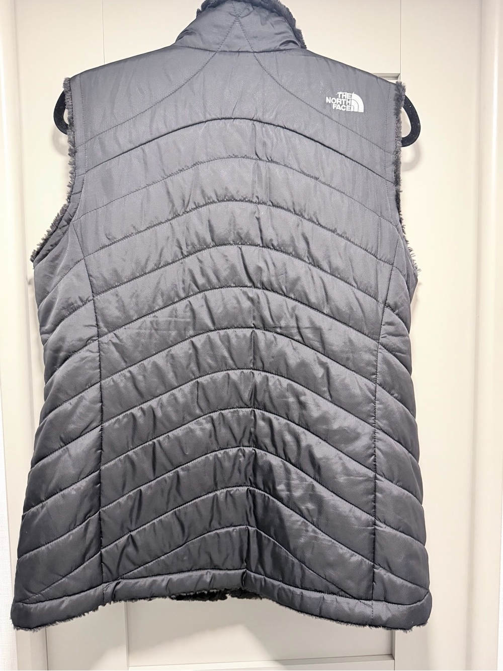 The North Face Women's reversible Black Quilted Vest - Picture 8 of 12